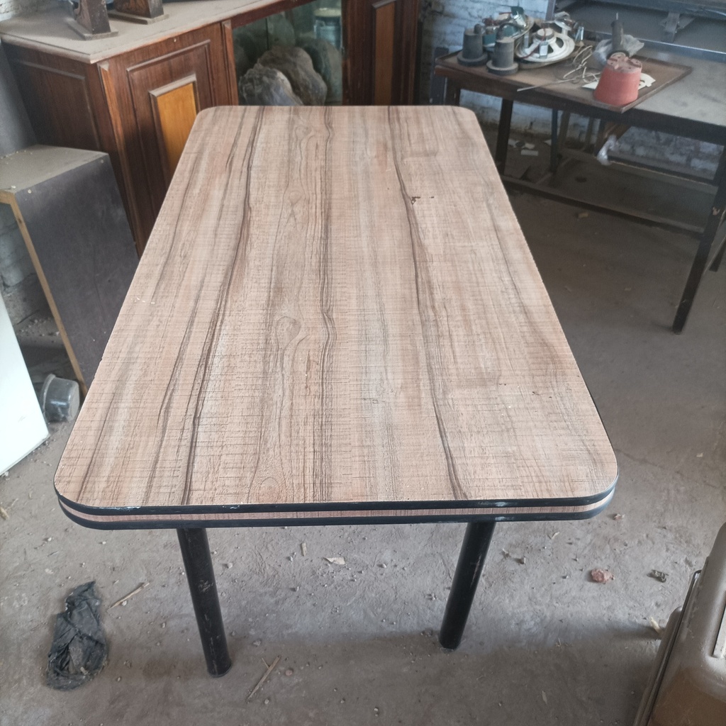 Mesa madera laminada (Sergio)