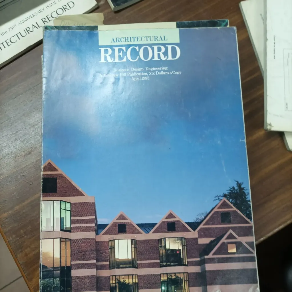 Revista Architectural Record April 1983