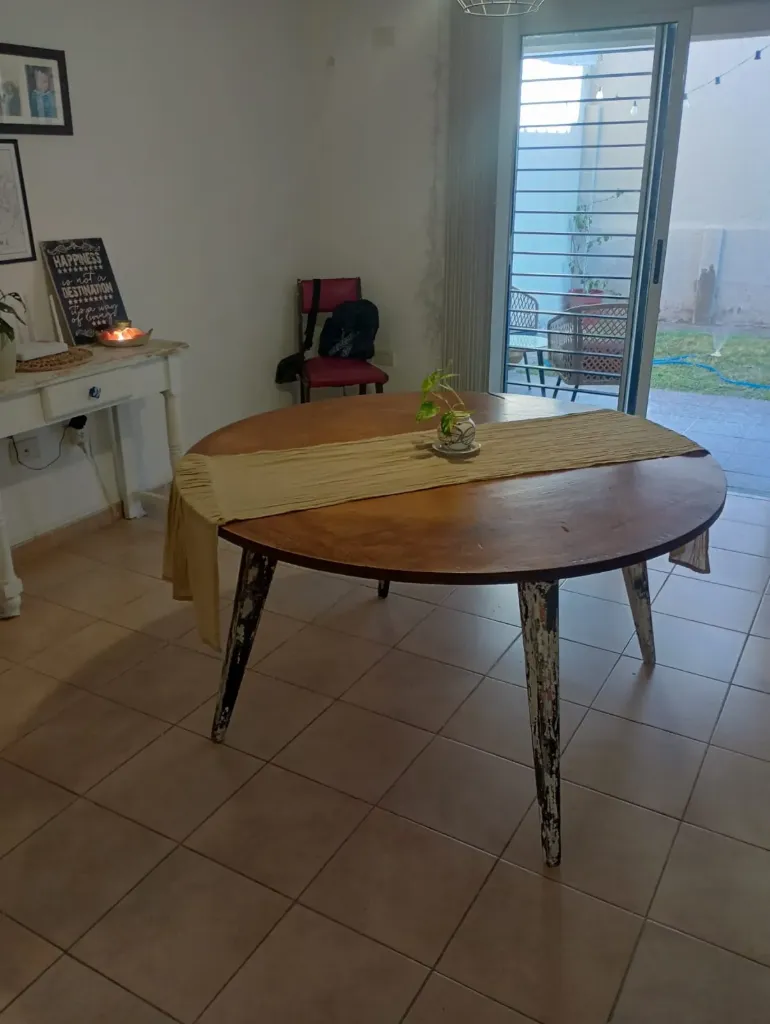 Mesa redonda de madera