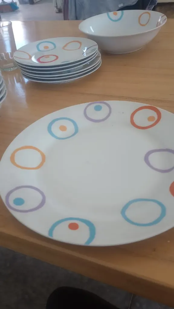 Juego platos con motivo circulos de colores