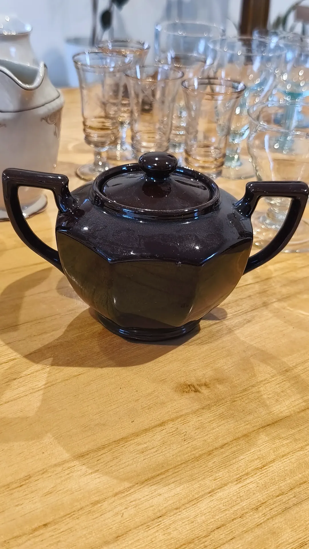 Recipiente ceramica esmaltada con tapa y asas