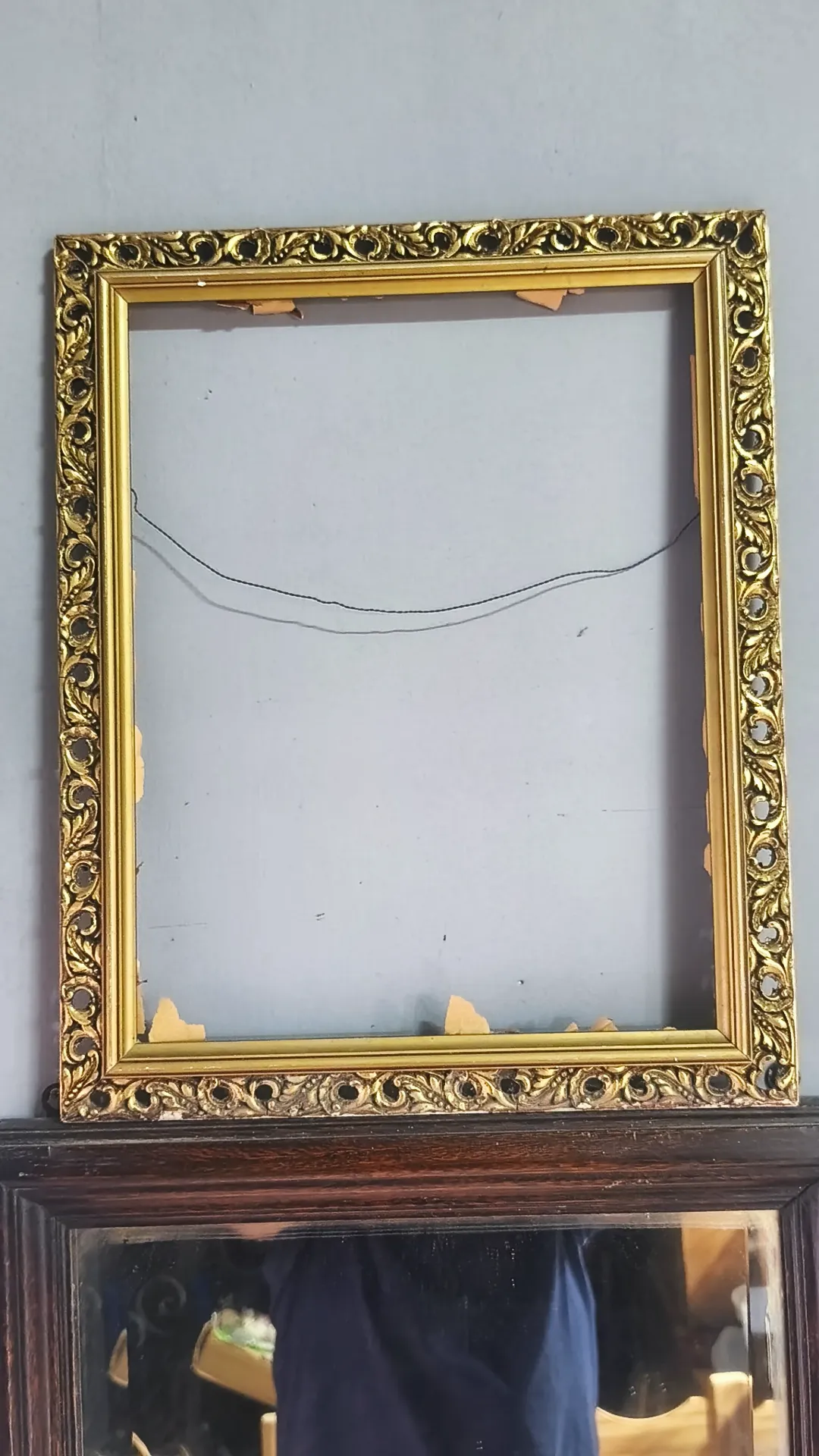 Marco dorado labrado 53x41