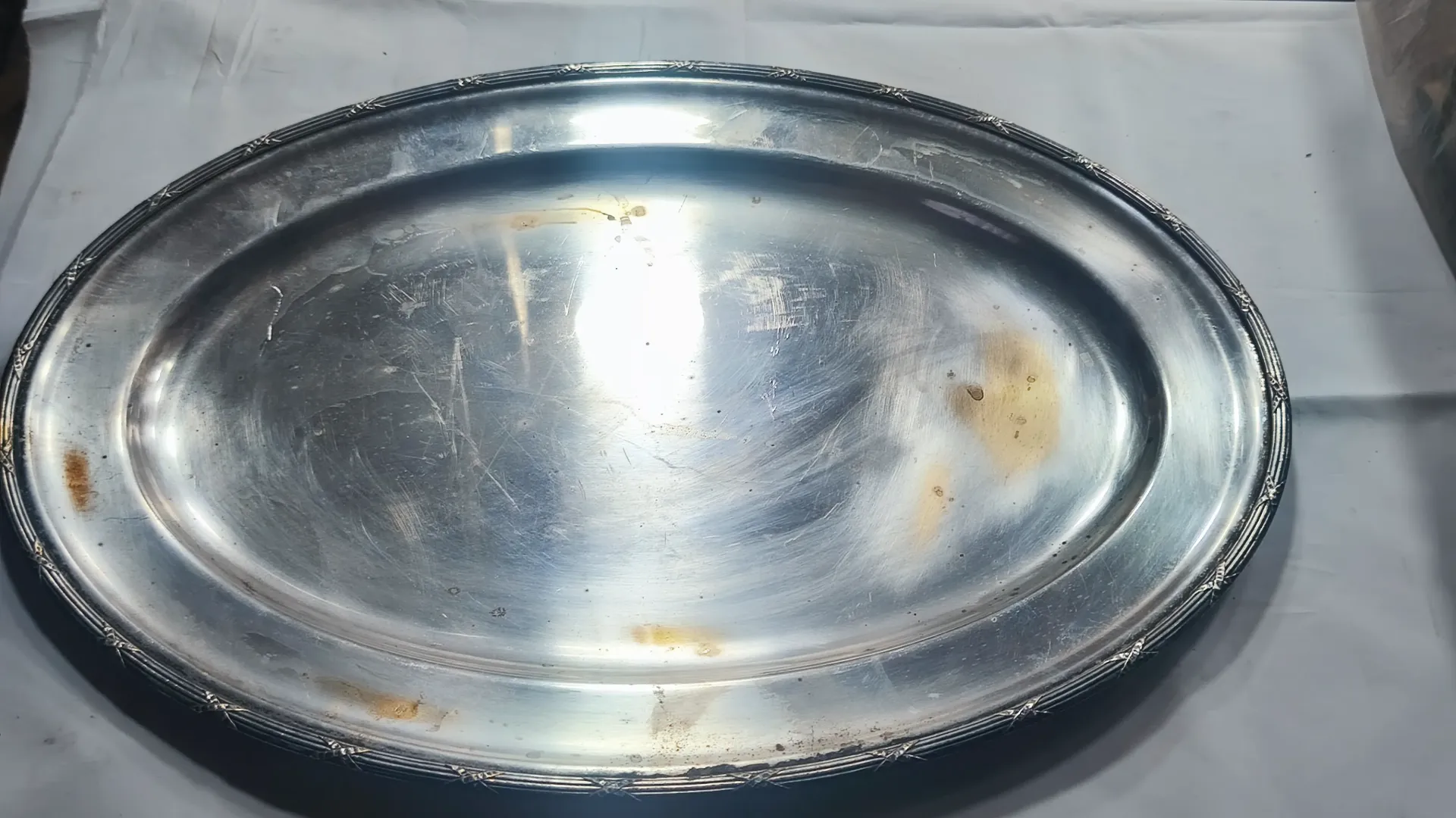Bandeja de servir en metal baño plata