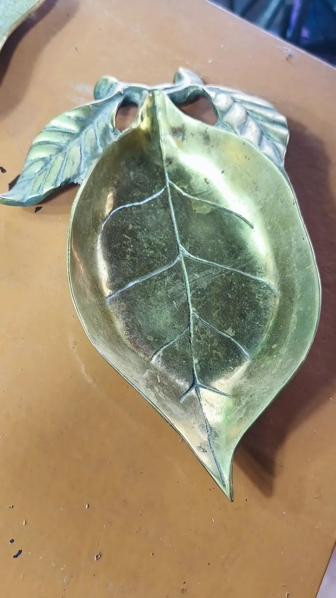 Cenicero de bronce grande tipo Hoja