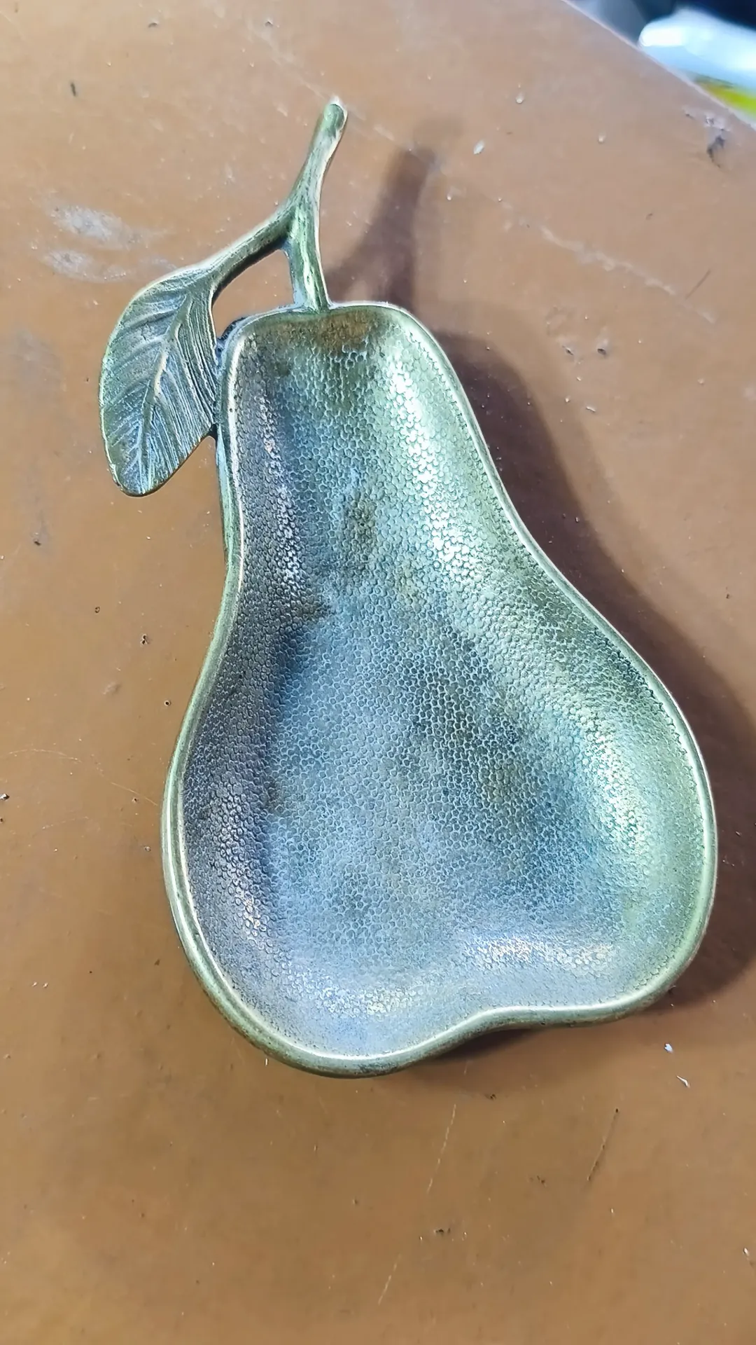 Cenicero de bronce Pera