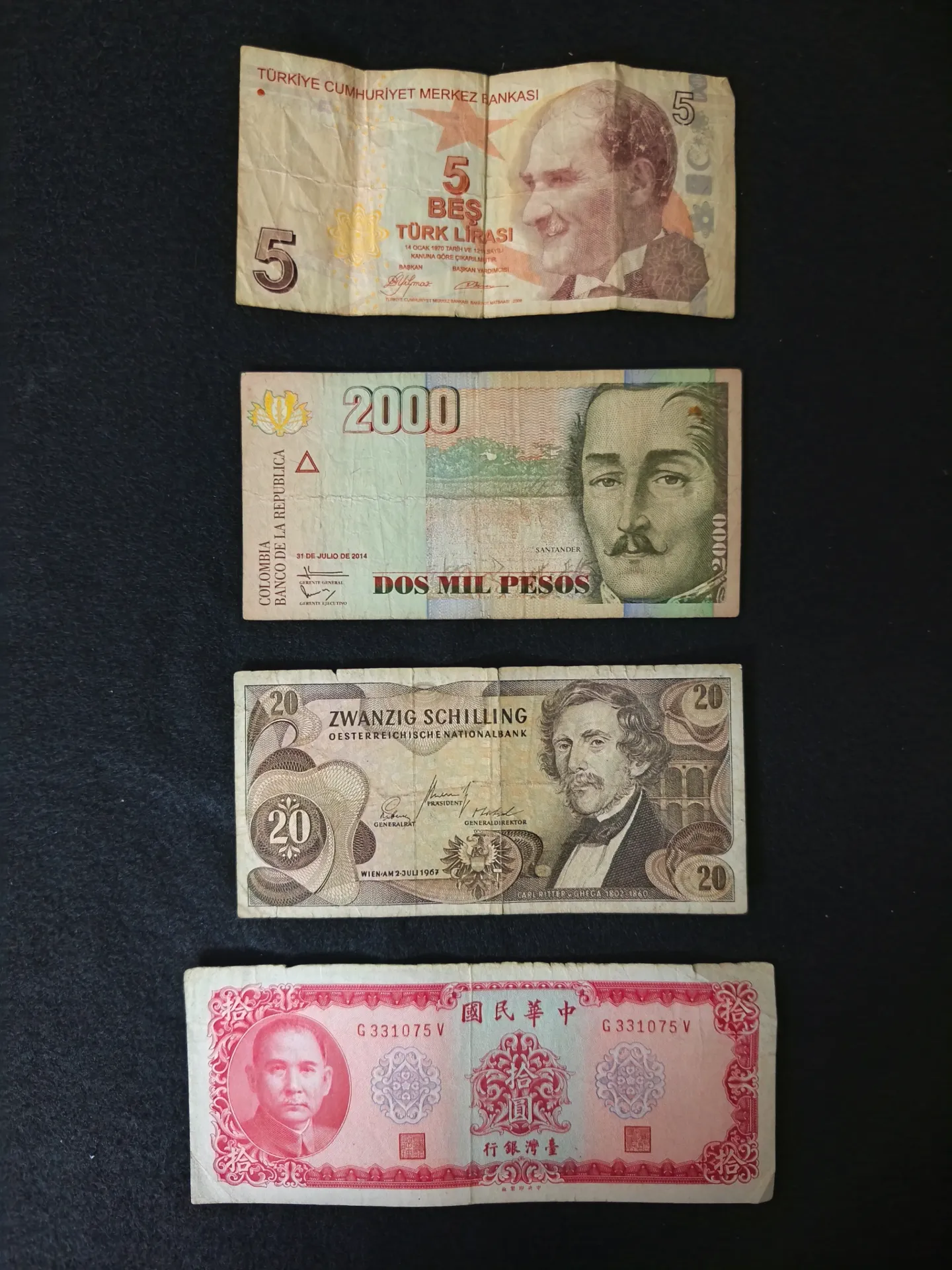 Lote de billetes extranjeros antiguos