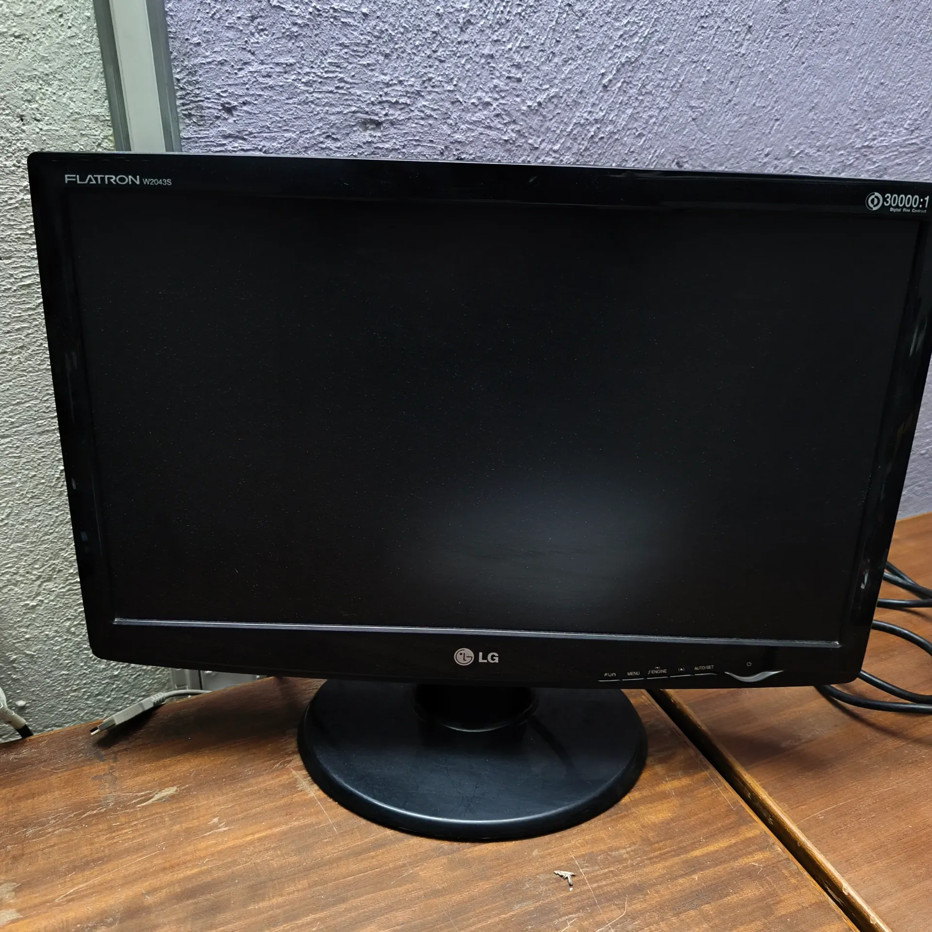 Monitor LG w2043s. 20 pulgadas vga